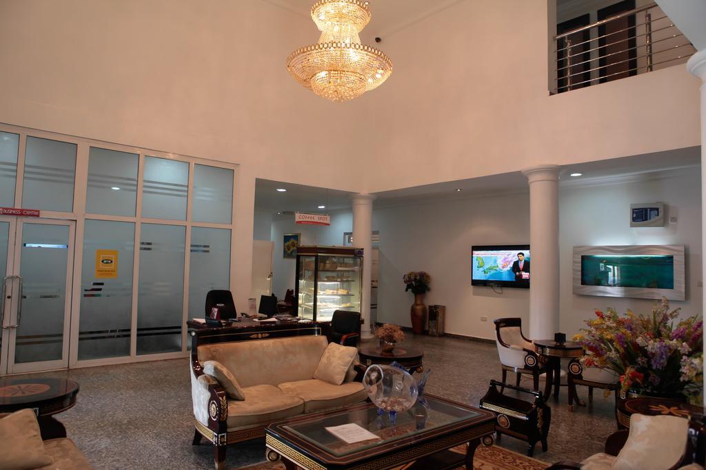 Immaculate Suites And Apartments Mobushipe Esterno foto